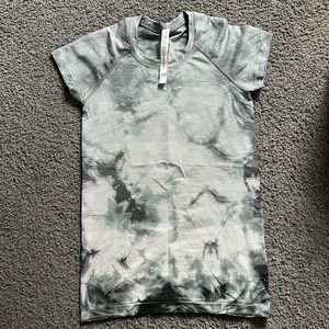 Lululemon Run Swiftly Tech women’s shirt size 6